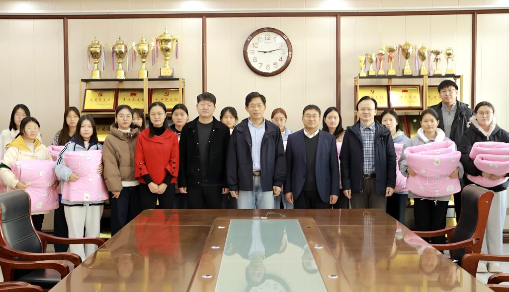 威尼斯886699“爱心棉被”发放仪式顺利开展